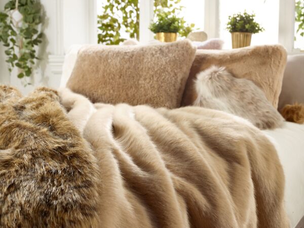 London Beige Faux Fur Throw - Image 3